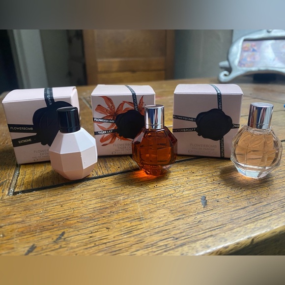 Viktor & Rolf Flowerbomb Trio Set - Picture 2 of 4